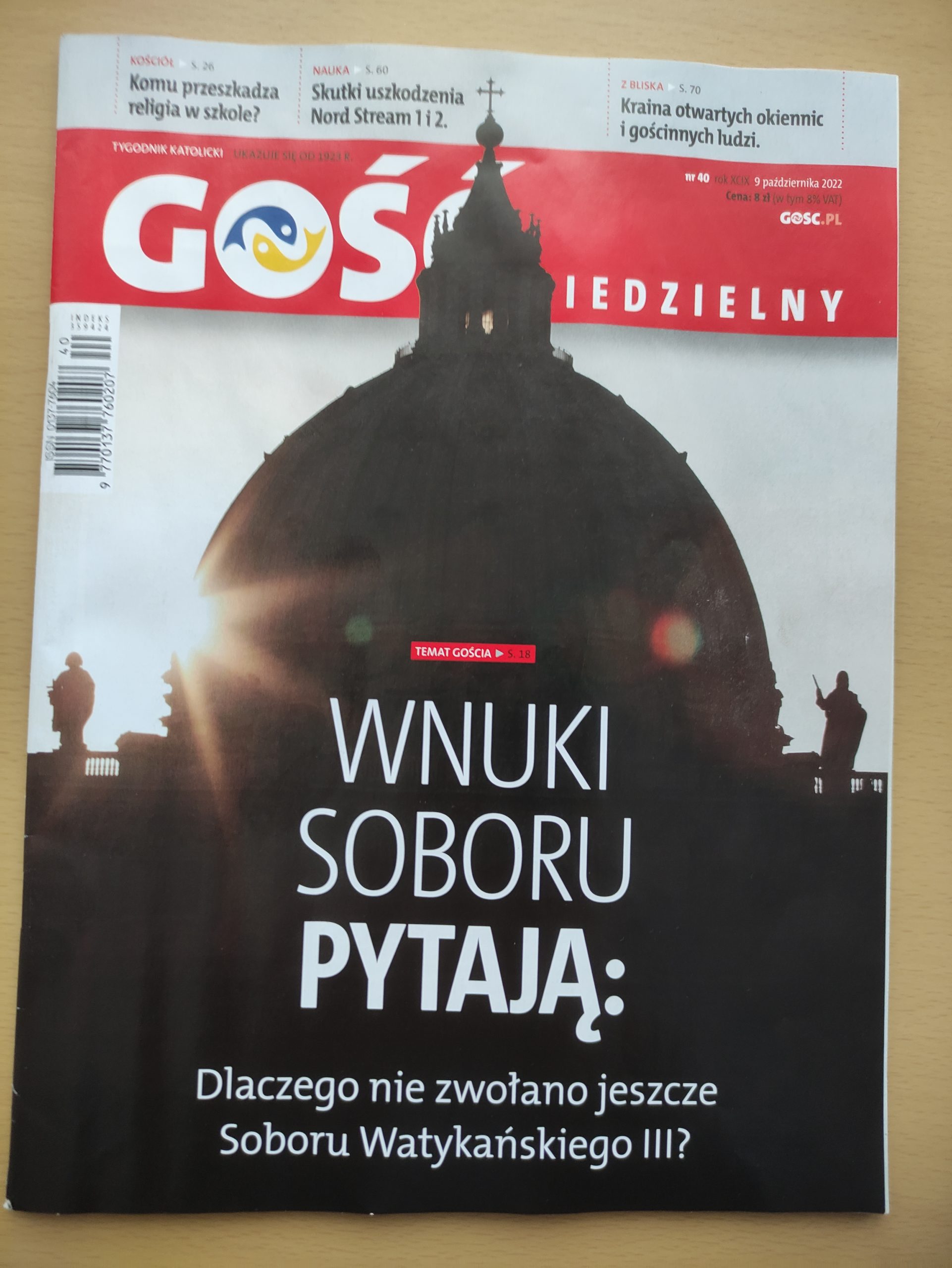 Okładka tygodnika „Gość Niedzielny” nr 40 z 9 października 2022 roku z tytułem „Wnuki Soboru pytają”.