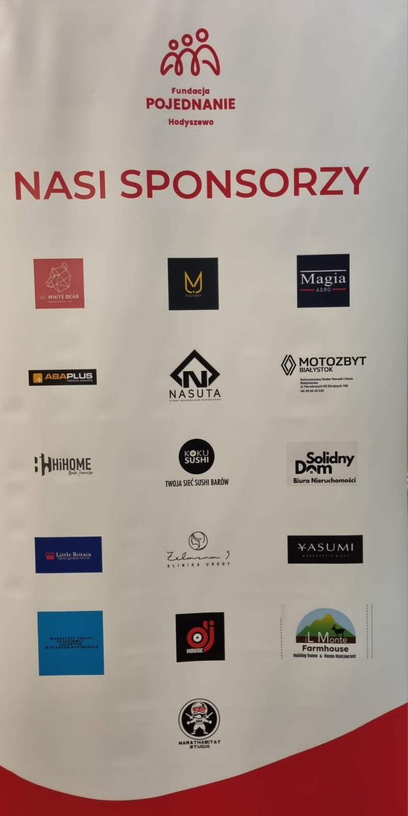 Plansza „Nasi sponsorzy” z logotypami partnerów Balu Charytatywnego Fundacji Pojednanie.